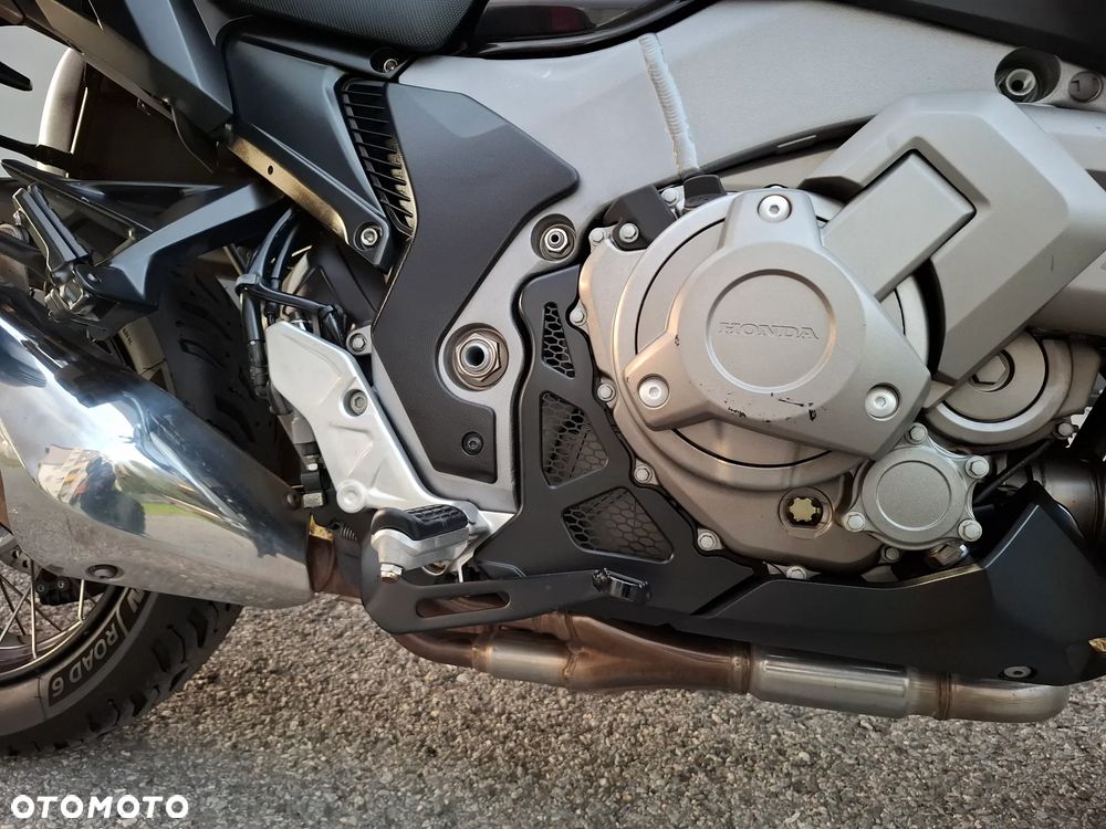 Honda VFR - 16