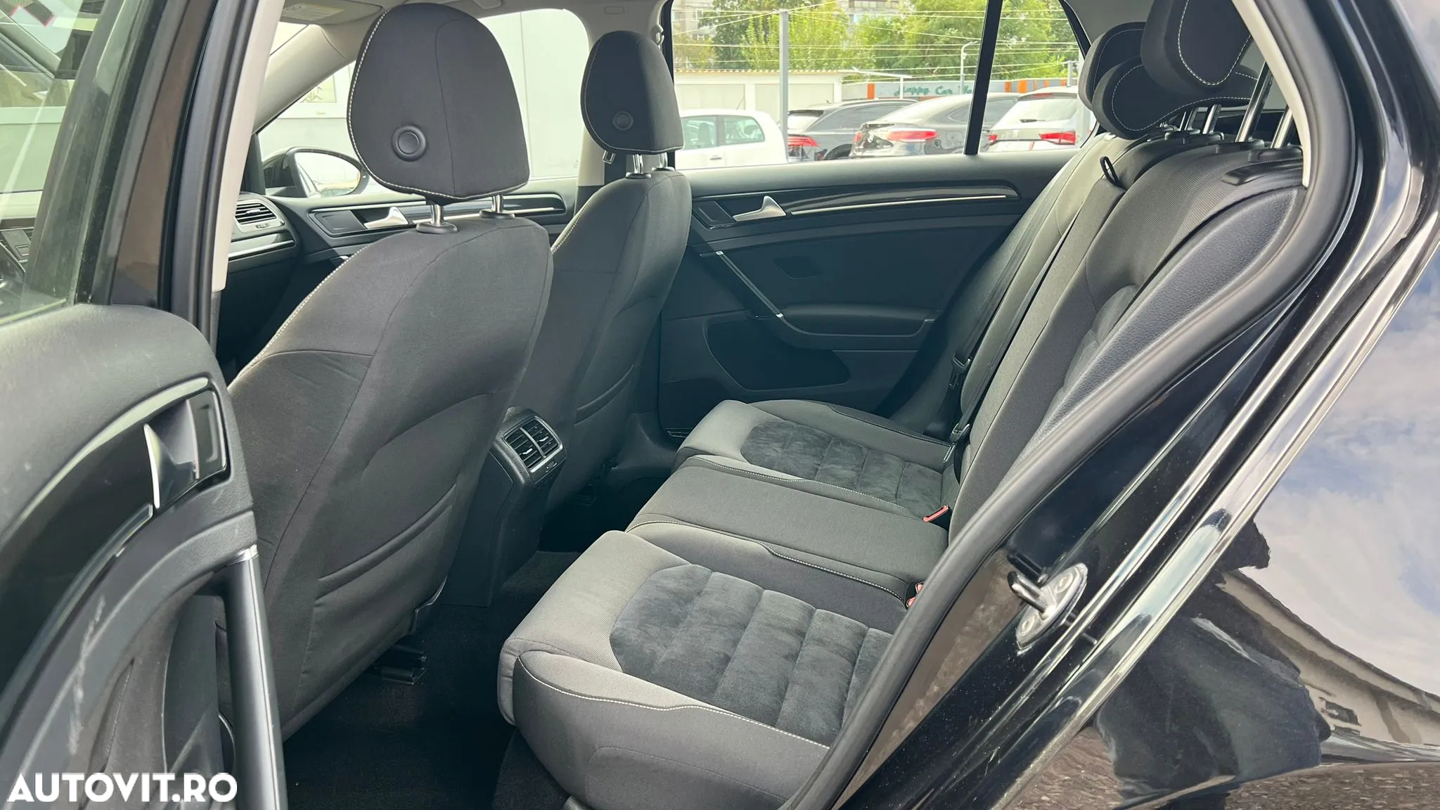 Volkswagen Golf - 25