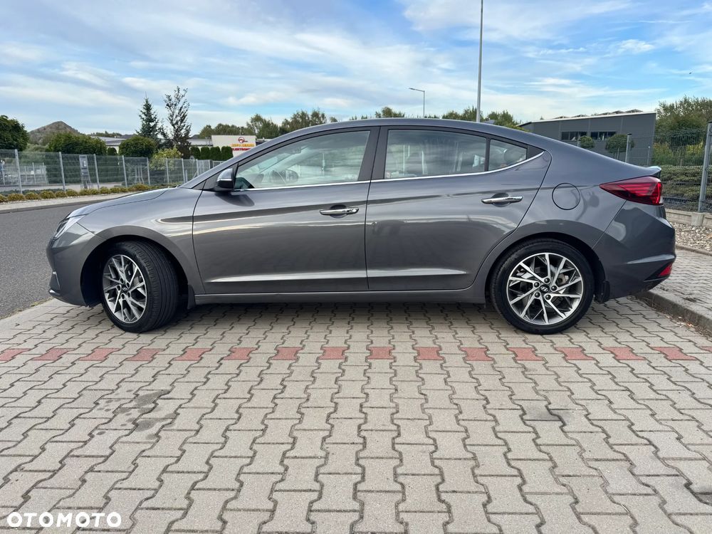 Hyundai Elantra - 8