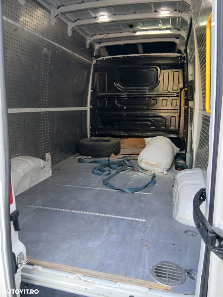 Volkswagen Crafter - 13