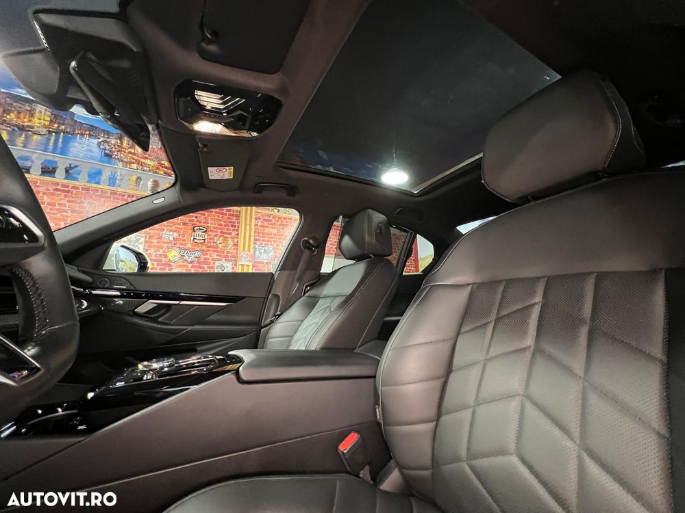 BMW Seria 5 520i AT MHEV - 11