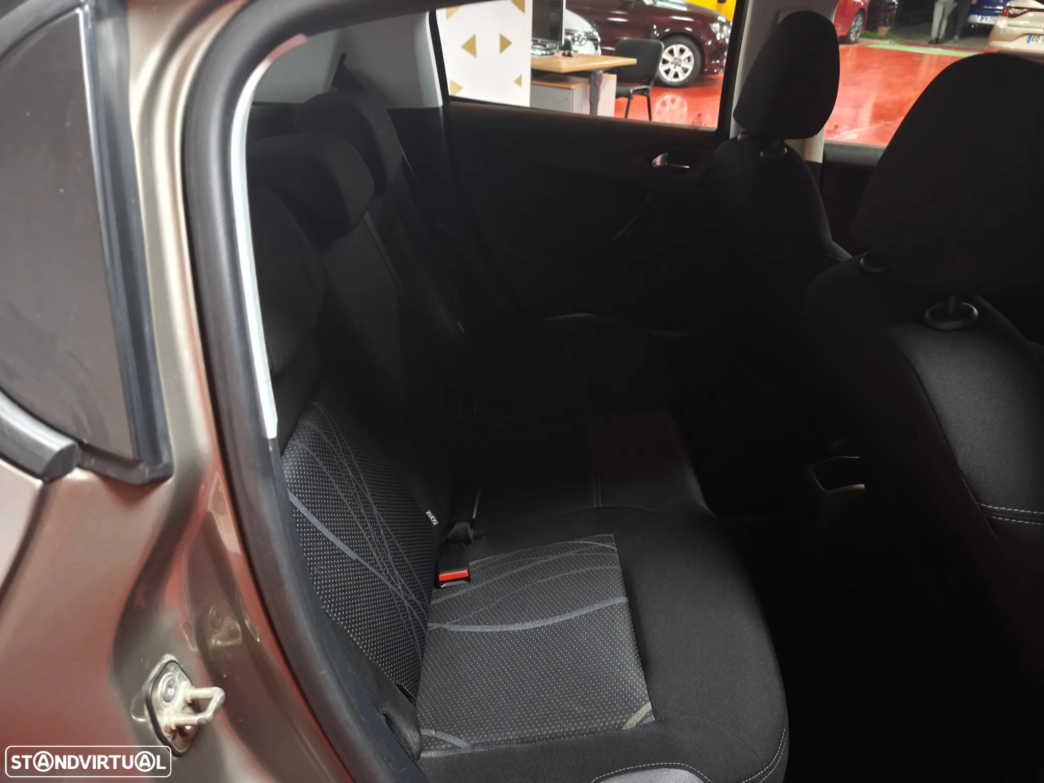 Peugeot 208 1.6 e-HDi Active - 31