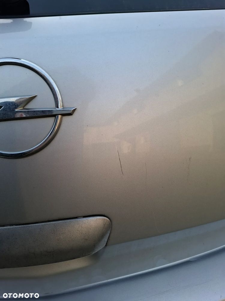 Opel Corsa 1.4 16V Cosmo - 8