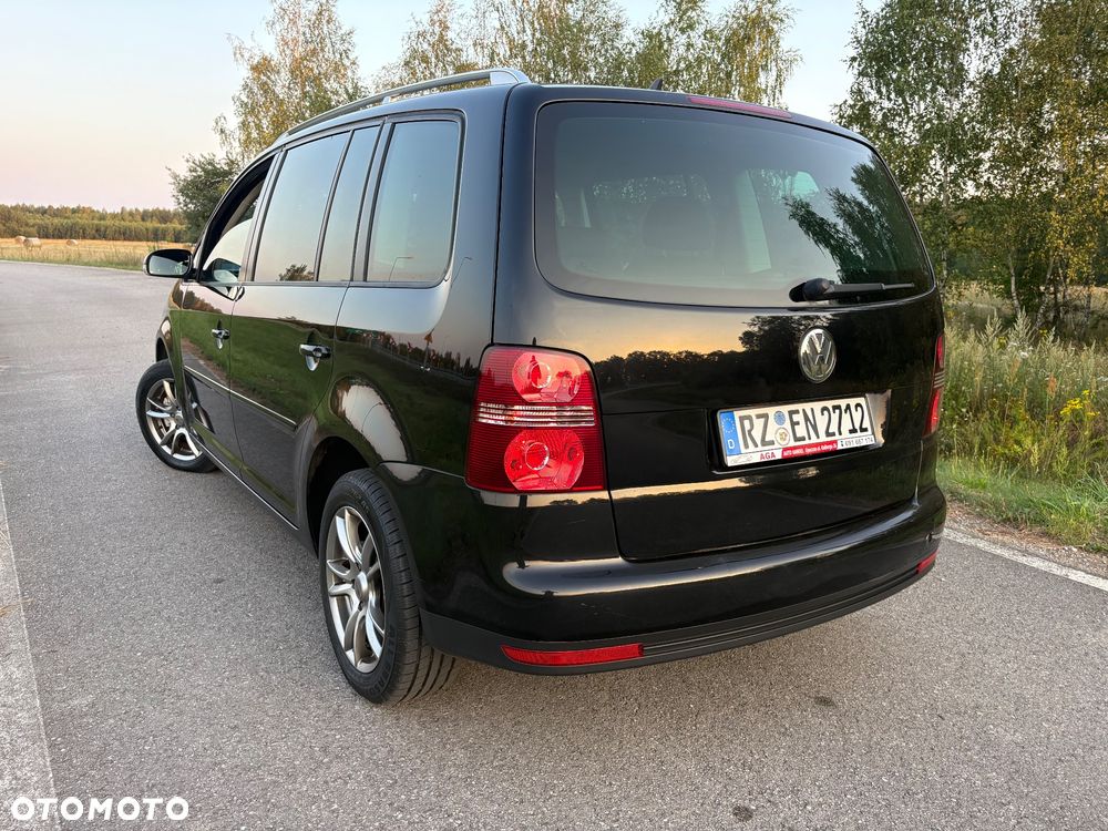 Volkswagen Touran - 16