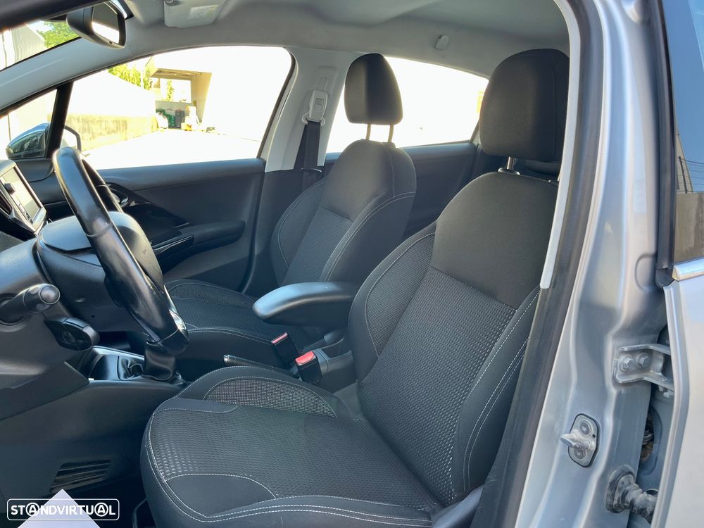 Peugeot 208 1.2 PureTech Allure - 22