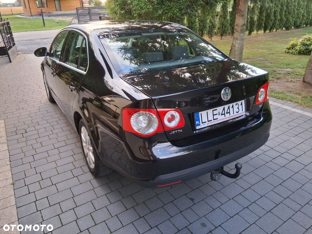 Volkswagen Jetta - 3