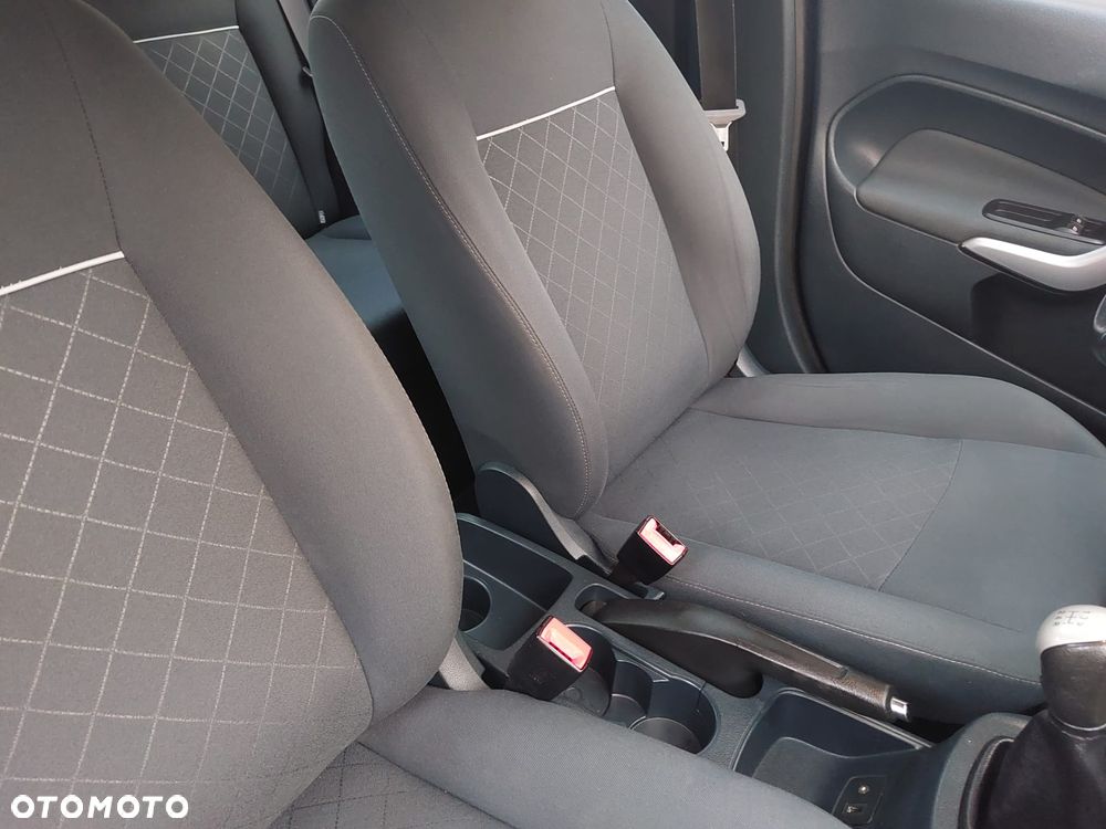 Ford Fiesta - 23