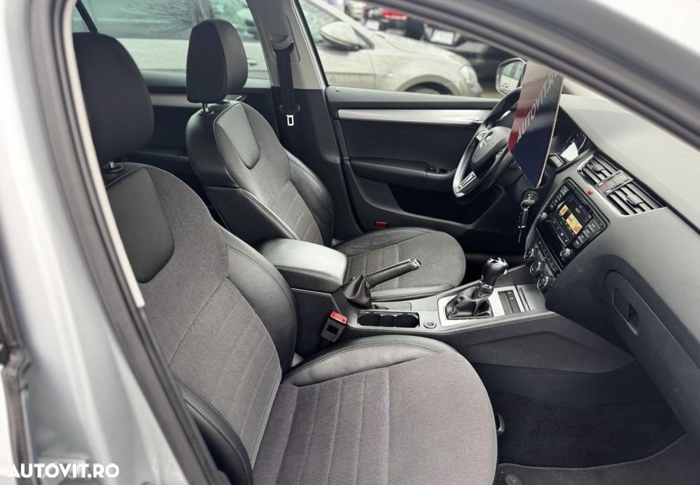 Skoda Octavia 2.0 TDI (Green tec) DSG Style - 9