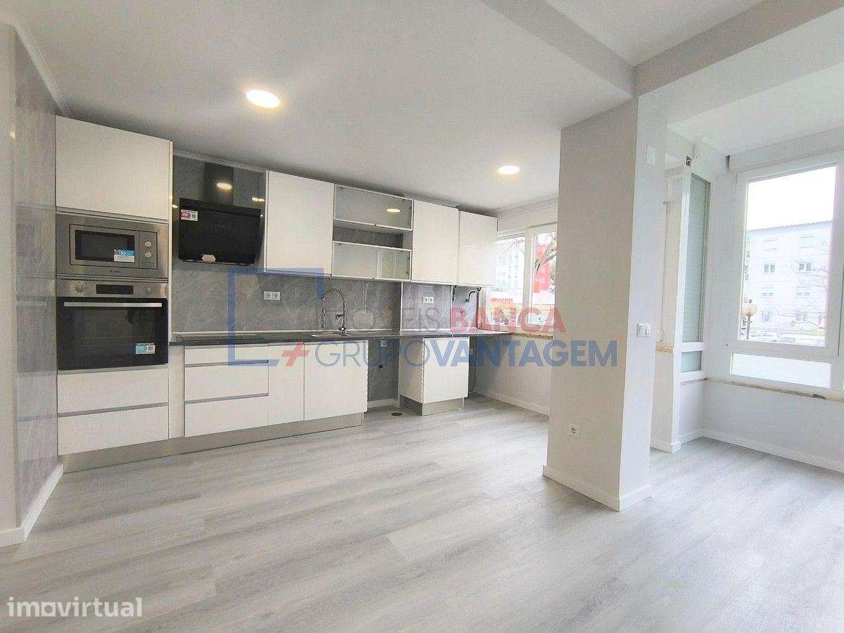 Apartamento T2 em Oeiras - Remodelado - Grande imagem: 2/25