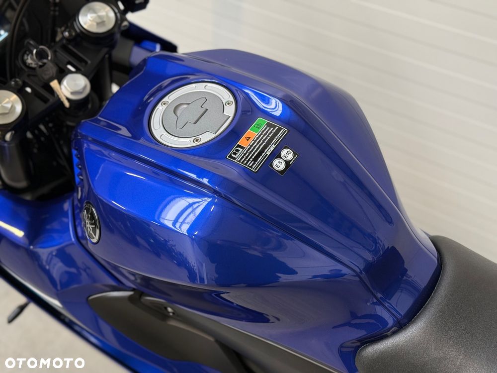Yamaha YZF - 27