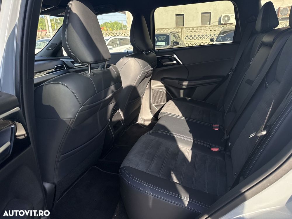 Mitsubishi Outlander 2.4 L 4X4 PHEV Intense - 15