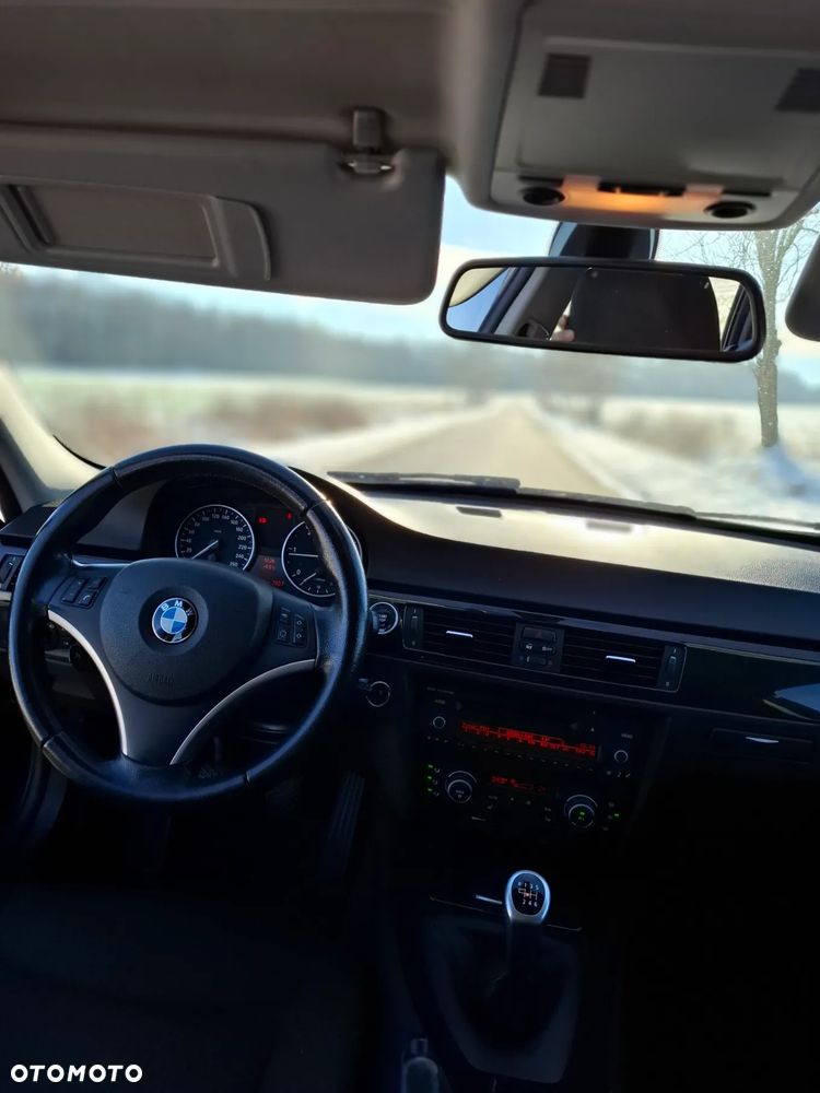 BMW Seria 3 318d - 14