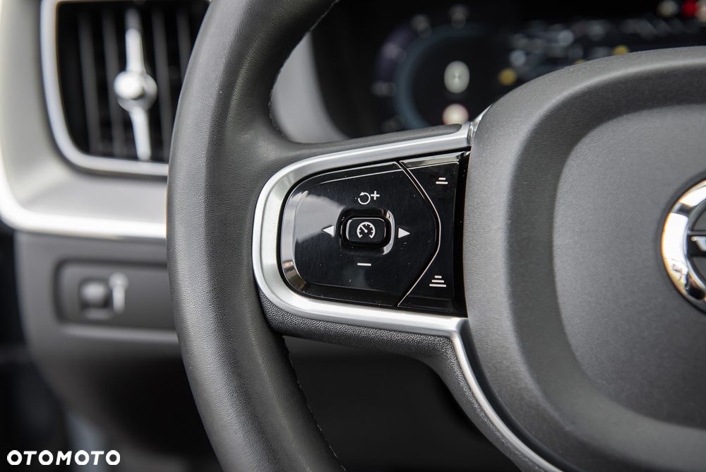 Volvo XC 60 B5 D AWD Geartronic RDesign - 22