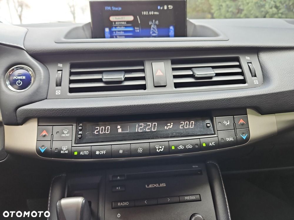 Lexus CT - 16
