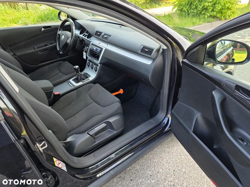 Volkswagen Passat 1.6 Comfortline - 11