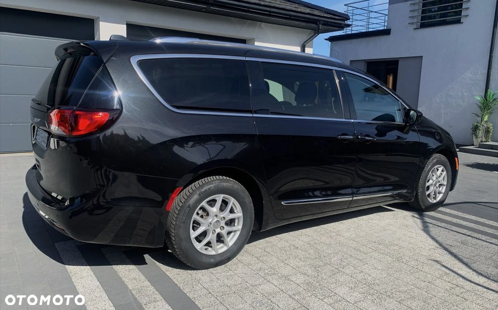 Chrysler Pacifica - 7