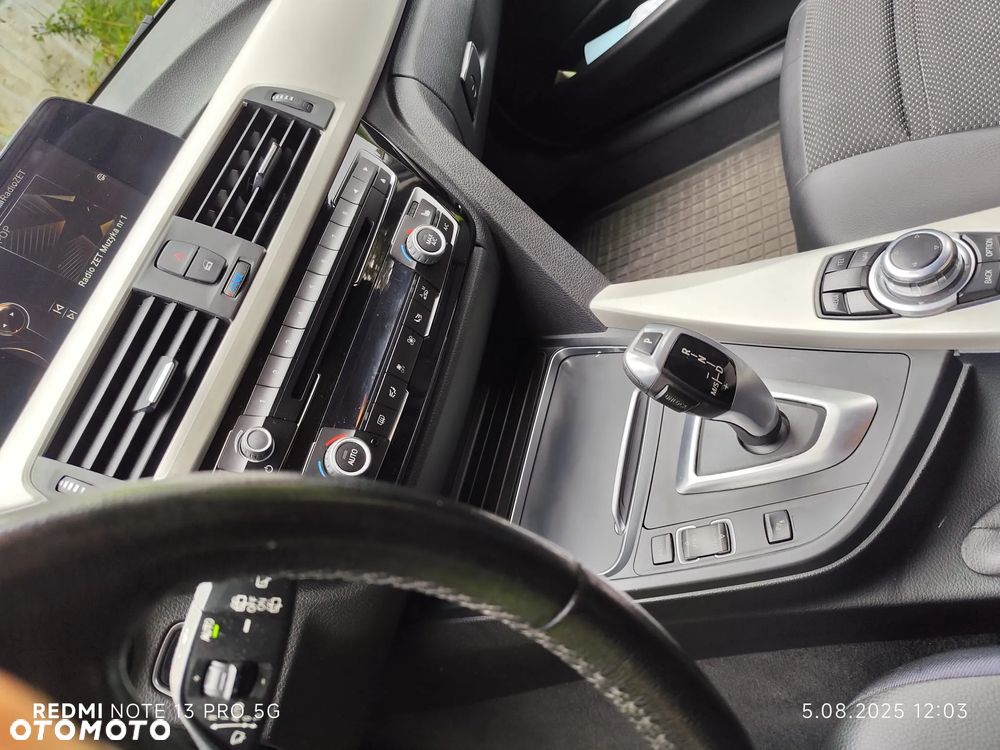 BMW Seria 3 318d Touring - 10