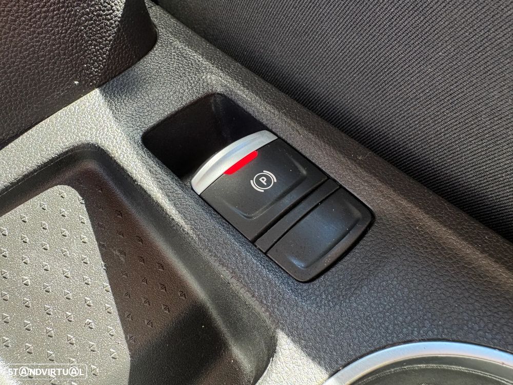 Renault Captur E-TECH 160 E-Tech engineered - 17