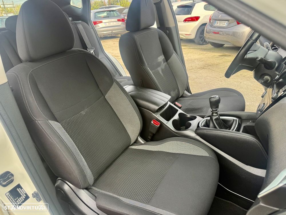 Nissan Qashqai 1.5 dCi N-Connecta J18+Led - 30