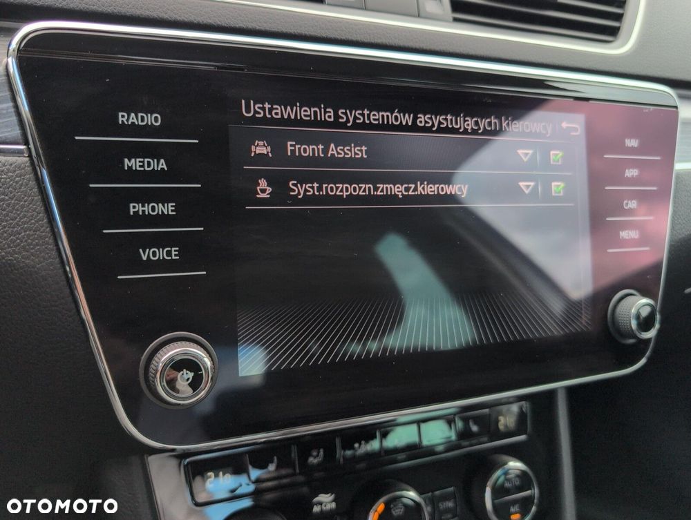 Skoda Superb 2.0 TDI SCR Style - 34