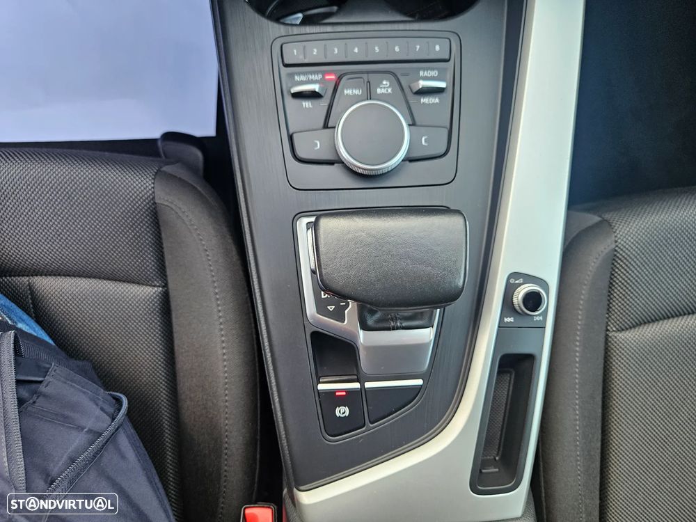 Audi A4 Avant 2.0 TDI Design S tronic - 28