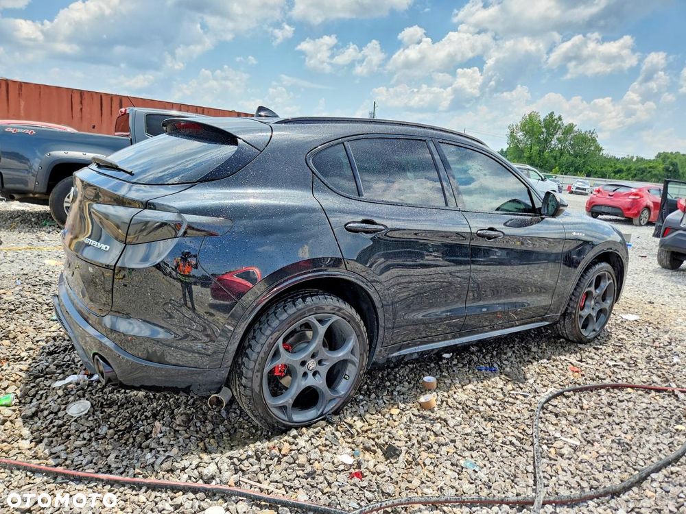 Alfa Romeo Stelvio 2.0 Turbo 16V AT8-Q4 Veloce Ti - 4