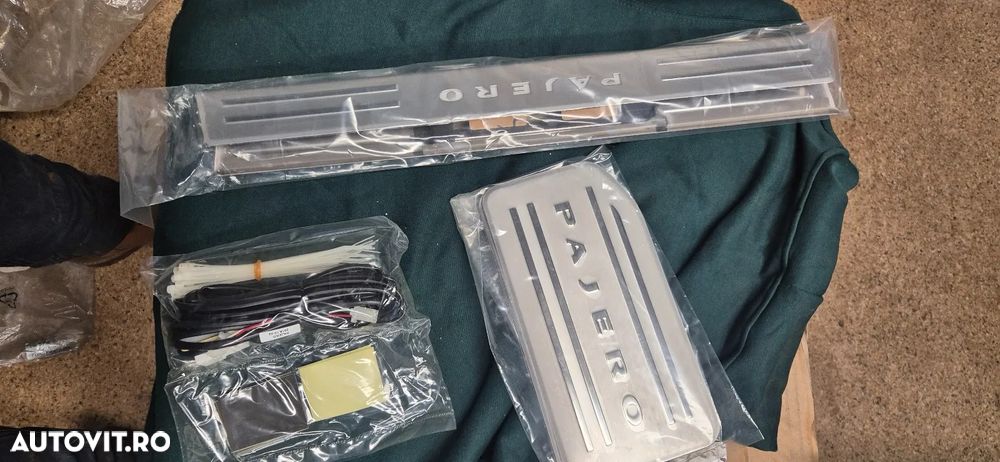 Set plăci prag iluminate NOI 2014-2019 Pajero Long V93 V98 cod MZ527518EX - 2