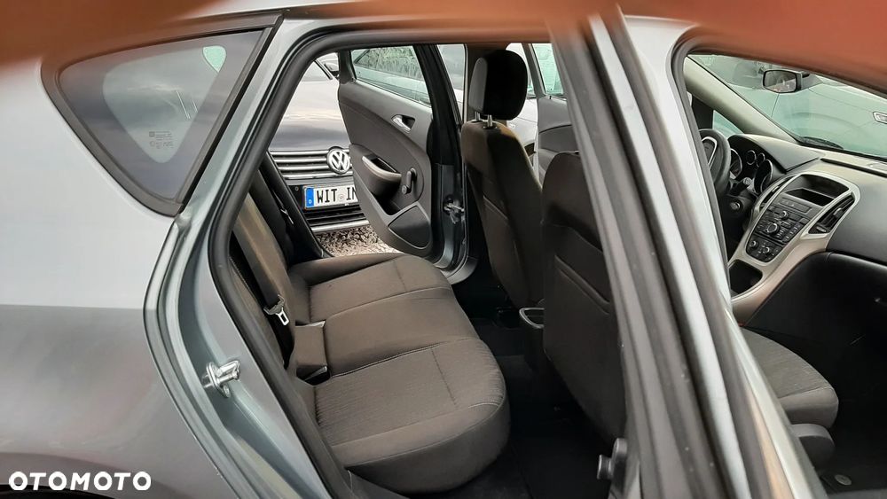 Opel Astra 1.6 Design Edition - 12