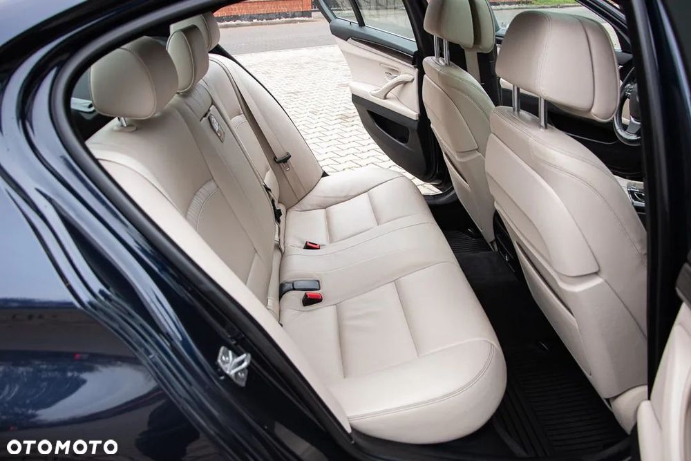 BMW Seria 5 520d Luxury Line - 16