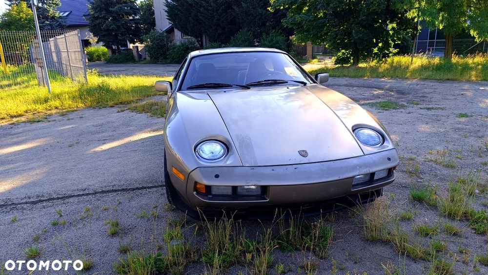 Porsche 928 - 14