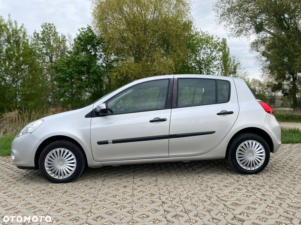 Renault Clio - 11