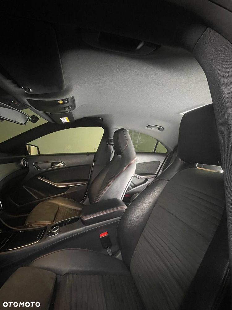 Mercedes-Benz CLA 220 4-Matic AMG Line - 12