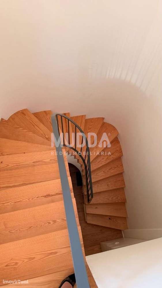 Excelente T2 Duplex com Terraço – Último Piso - Grande imagem: 2/17