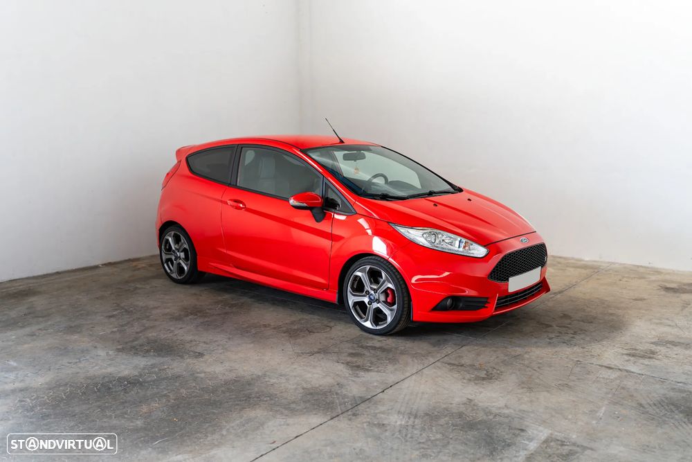Ford Fiesta 1.6 EcoBoost c/ Pack Pele Desportiva ST - 39