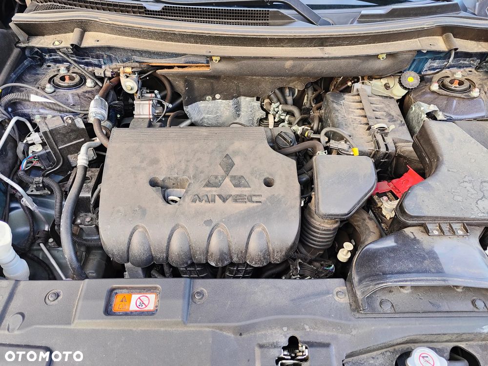 Mitsubishi Outlander - 12