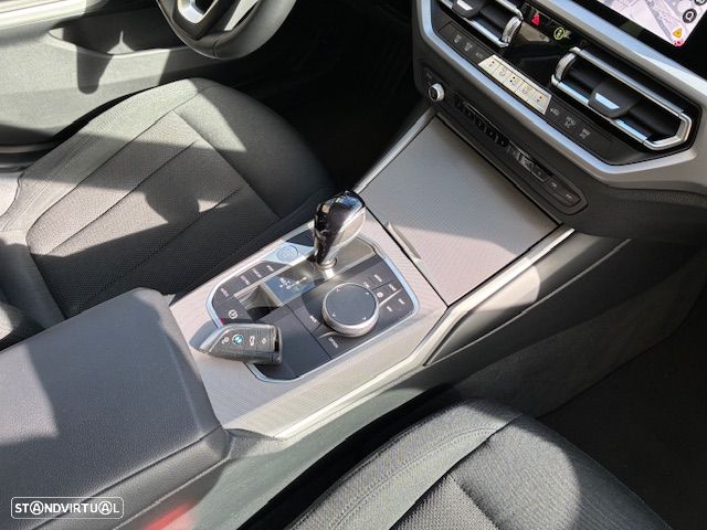 BMW 318 d Ultimate Auto - 23