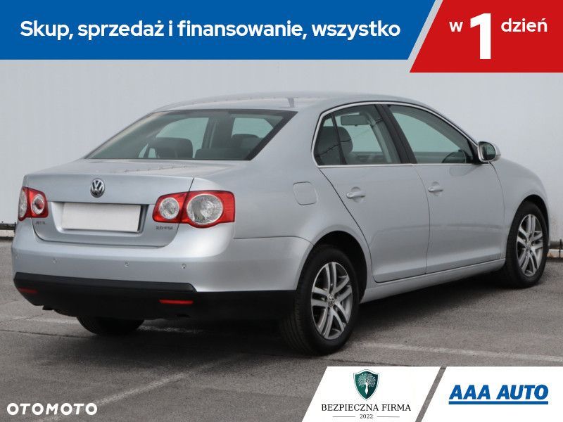 Volkswagen Jetta - 7