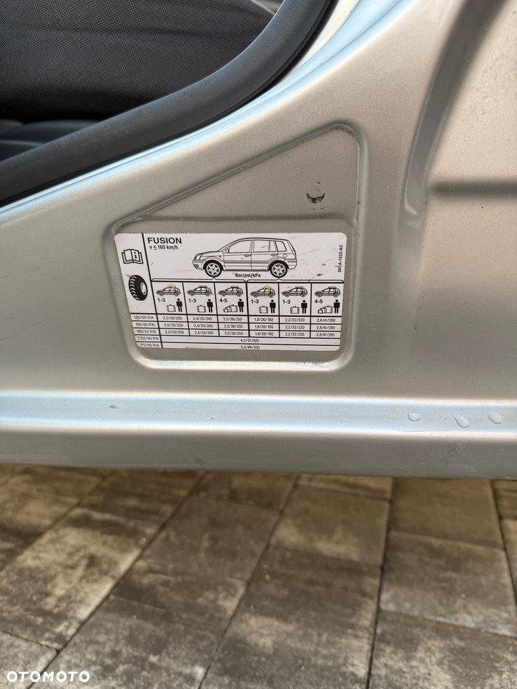 Ford Fusion 1.4 Ambiente - 14