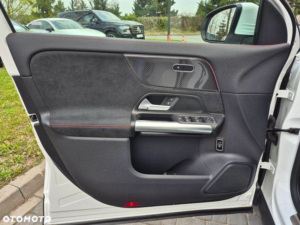 Mercedes-Benz GLA 200 AMG Line - 11