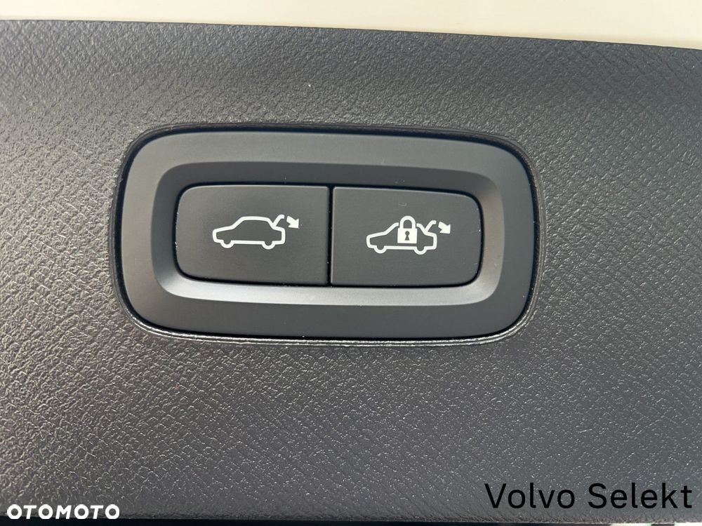 Volvo XC 90 B5 D AWD Momentum Pro - 22