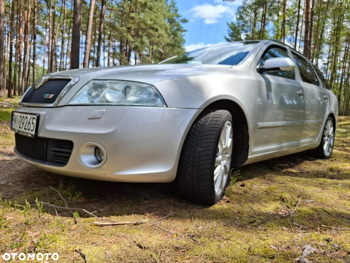 Skoda Octavia Combi 2.0 TDI DPF RS - 2