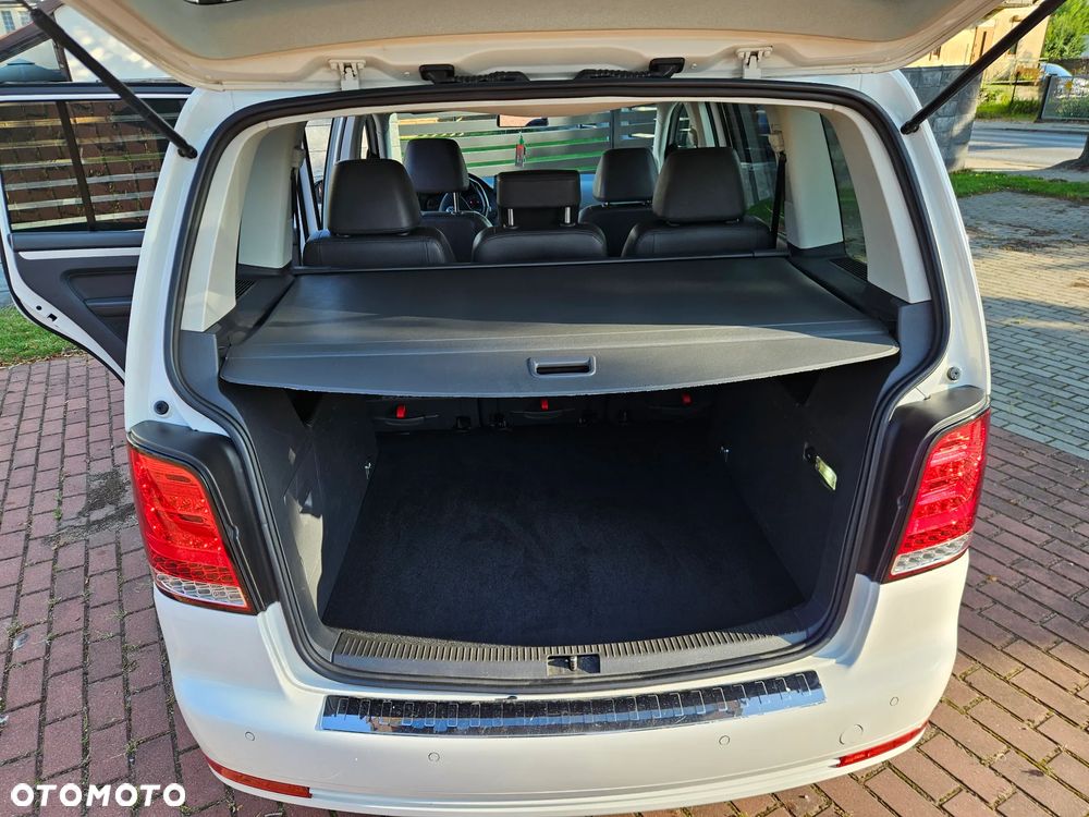Volkswagen Touran 2.0 TDI DPF R-Line Edition - 26