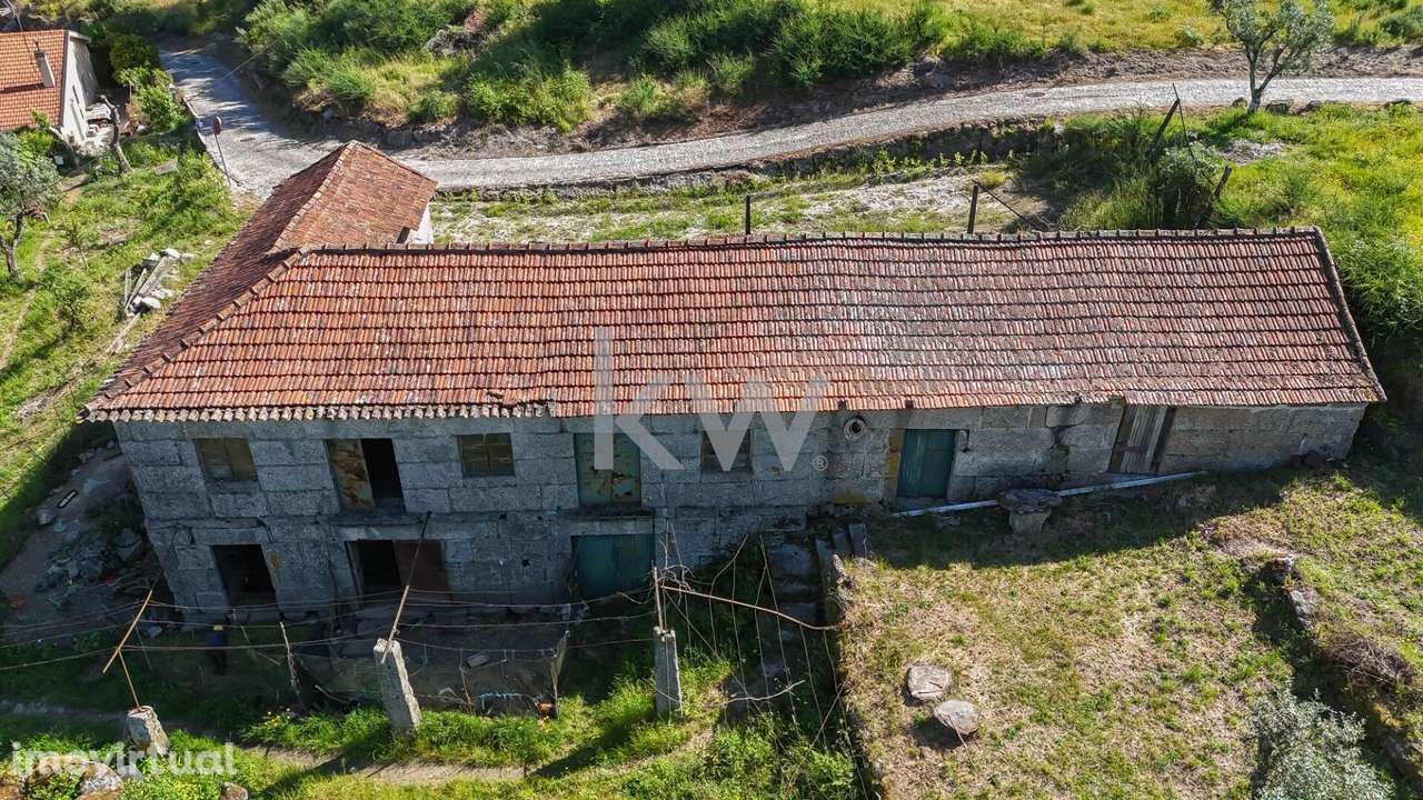 Casa com terreno para recuperar em Amarante - Grande imagem: 2/22