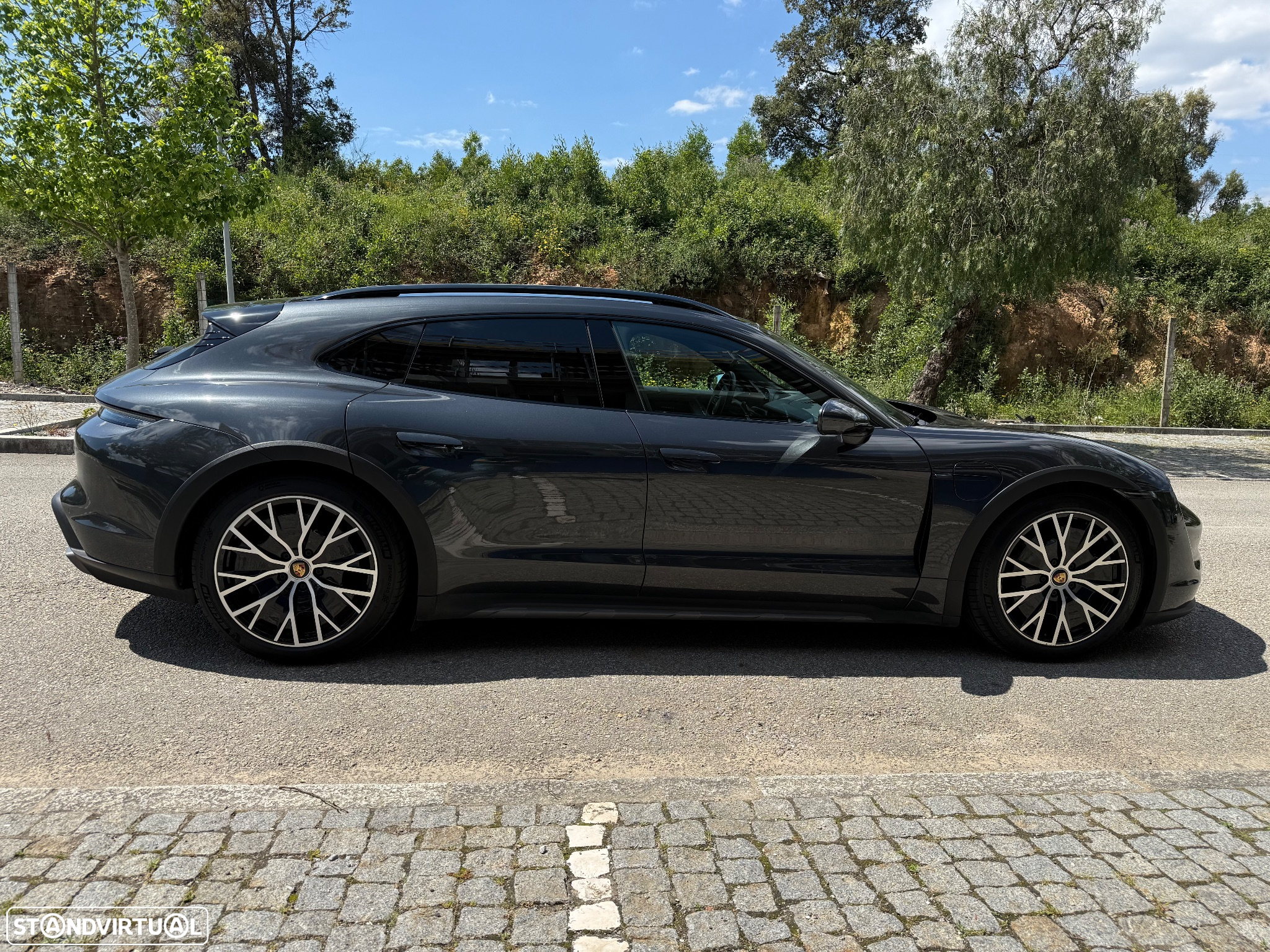 Porsche Taycan Cross Turismo 4 - 11