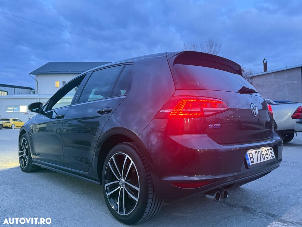 Volkswagen Golf - 22