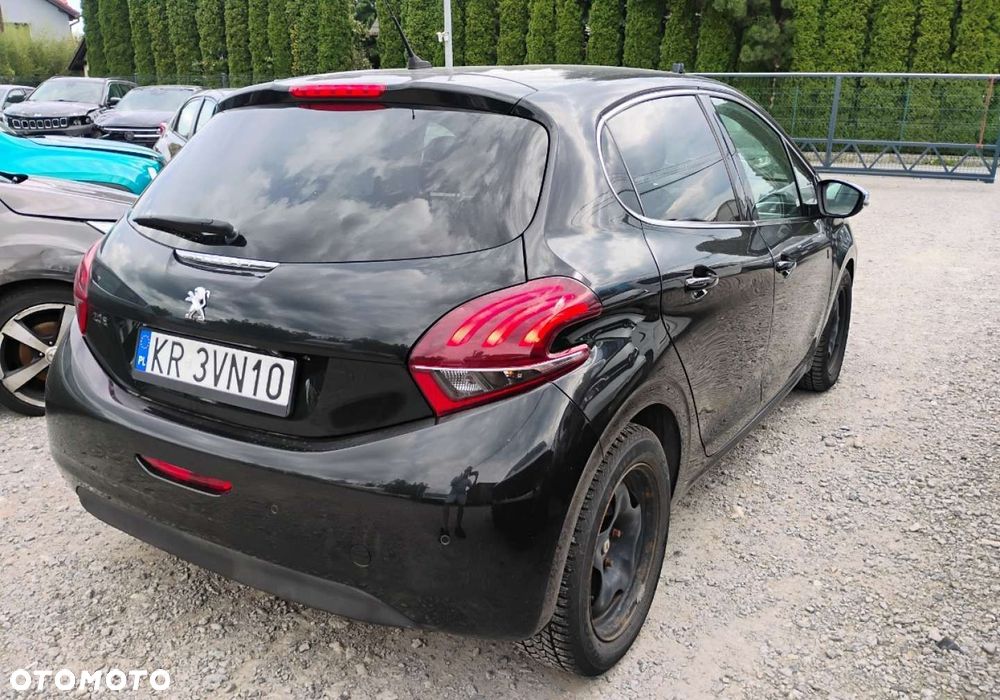 Peugeot 208 - 5