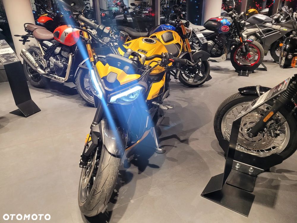 Triumph Street Triple - 8