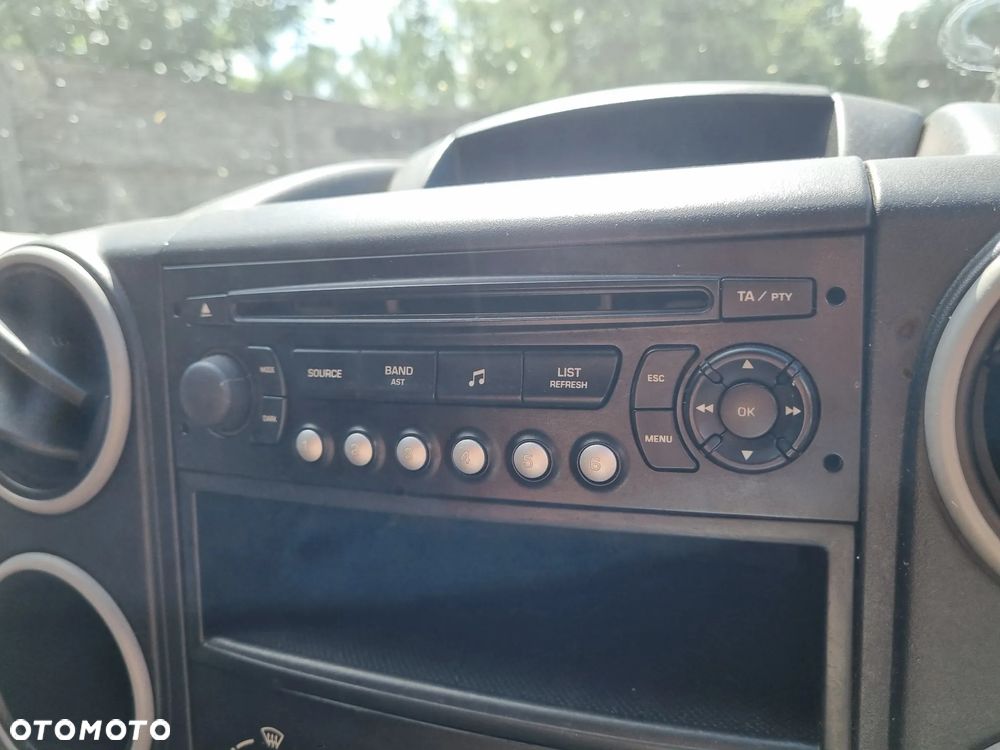 PEUGEOT PARTNER II 08-18 r. radioodtwarzacz radioodbiornik radio  9666968177 + - 3