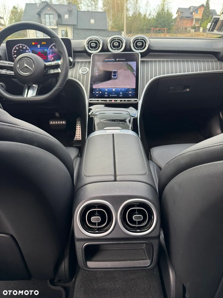 Mercedes-Benz Klasa C 300 4Matic 9G-TRONIC AMG Line - 25