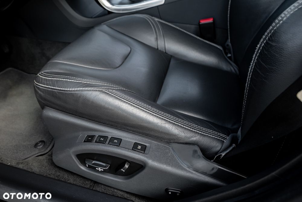 Volvo V60 D6 AWD Plug-in Hybrid Summum - 20